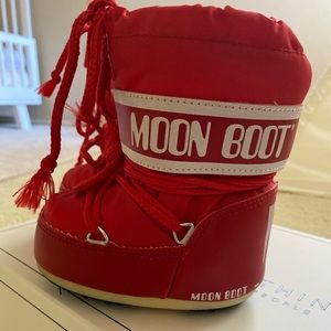 Red Toddler Moonboots wore once. US size 4-6.5 child